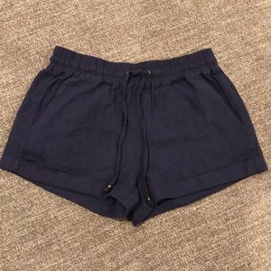 Navy linen shorts with front pockets. Size medium